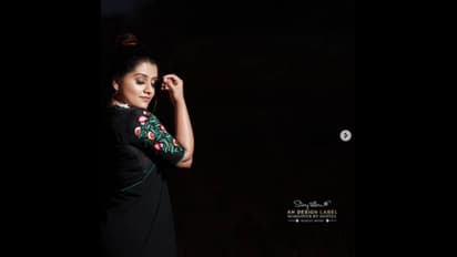 'എന്നെക്കാള്‍ സന്തോഷം ഉള്ള ഉടുപ്പ്', ശ്രദ്ധേയമായി സരയു മോഹന്റെ ഫോട്ടോകള്‍