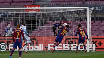 പെനല്റ്റി നഷ്ടമാക്കിയതിന് പിന്നാലെ ഡൈവിംഗ് ഹെഡ്ഡറിലൂടെ ഗോള്; പെലെയുടെ റെക്കോര്ഡിനൊപ്പമെത്തി മെസി