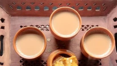 बच्चे-बूढ़े सभी के लिए जबरदस्त फायदेमंद है 'गुड़ की चाय', सर्दी भगाने इस रेसिपी से बनाकर पिएं सुबह-शाम