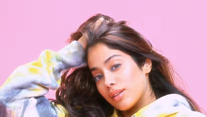 ತಾಯಿ ನಿಧನವಾಗಿ 3 ವರ್ಷಗಳ ನಂತರ ಹೊಸ ಕಾರು ಖರೀಸಿದ  ಜಾನ್ವಿ!