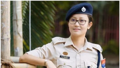 ലഹരിക്കേസില് ബിജെപി നേതാവടക്കമുള്ള പ്രതികളെ വെറുതെ വിട്ടു; പുരസ്കാരം തിരിച്ചേല്പ്പിച്ച് ഐപിഎസ് ഉദ്യോഗസ്ഥ