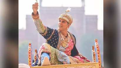 হাজার চেষ্টাতেও অক্ষয়কে হাসাতে পারলেন না সারা, উল্টে অক্কির মুখে বিরোক্তির ছাপ, ভাইরাল ভিডিও