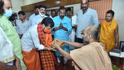 ಕೃಷ್ಣ ಮಠಕ್ಕೆ ಸಿ.ಟಿ.ರವಿ: ಕನಕನವಗ್ರಹ ಕಿಂಡಿಯ ಮೂಲಕ ದರ್ಶನ