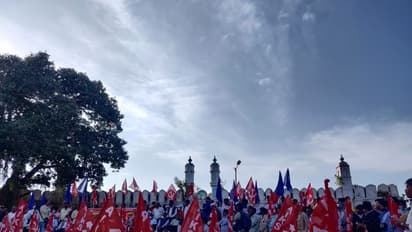 Farmers’ protest: Agriculture min Tomar reiterates govt will not repeal farm laws, protest enters 30th day