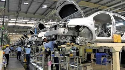 Toyota की गाड़ियों की डिलीवरी में होगी देर, कंपनी ने इस वजह से रोका प्रोडक्शन