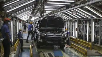 दुनिया की सबसे बड़ी Car manufacturing company के उत्पादन में बड़ी गिरावट,  Omicron variants ने फिर बढ़ाई चिंता