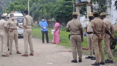 Suicide: நெல்லை ஆட்சியர் அலுவலகத்தில் ஒருவர் தீக்குளிப்பு; போலீசார் விசாரணை