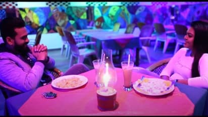 'ഇനി മൃദ്വ'; ഒന്നിച്ചെത്തി വിവാഹ വാർത്ത പങ്കുവച്ച് പ്രിയ താരങ്ങൾ