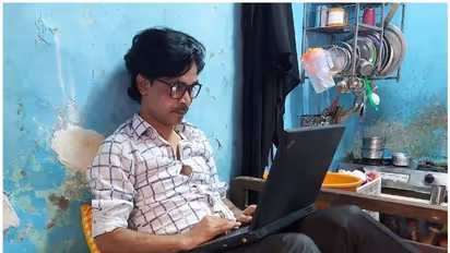 ചേരിയിൽ പട്ടിണി കിടന്നും, രാപ്പകൽ അധ്വാനിച്ചും ബോളിവുഡിൽ തിരക്കഥാകൃത്താകാൻ സ്വപ്നം കണ്ട യുവാവ്