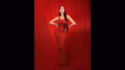 'Big Size' নিতম্ব-বক্ষযুগলই আইকন 'সেক্সবম্ব' নোরার, ভয়ঙ্কর অভিজ্ঞতার শিকার 'সাকি গার্ল'