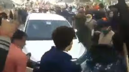 കരിങ്കൊടികളുമായി ഹരിയാന മുഖ്യമന്ത്രി മനോഹർലാൽ ഖട്ടറുടെ വാഹനവ്യൂഹം വളഞ്ഞ് കർഷകർ