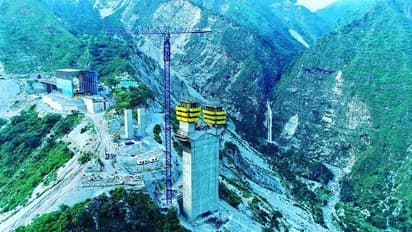 তৈরি হচ্ছে ইঞ্জিনিয়ারিং-এর বিস্ময় 'অঞ্জি খাদ ব্রিজ' - ভারতের প্রথম তারে বাঁধা রেল সেতু, দেখুন প্রথম ঝলক