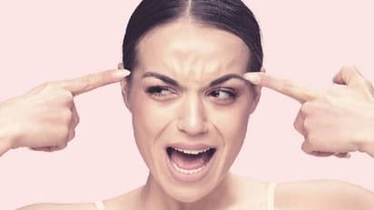 இளம் வயதிலேயே முகத்துல சுருக்கமா...? கவலை வேண்டாம்.. குறைக்க சில அற்புதமான டிப்ஸ் இங்கே...