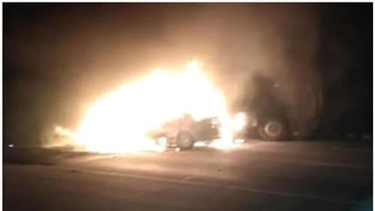 കണ്ടെയ്നര് ലോറിയില് കാര് ഇടിച്ചു; മുതിര്ന്ന മാധ്യമപ്രവര്ത്തകനടക്കം 5 പേര് കൊല്ലപ്പെട്ടു