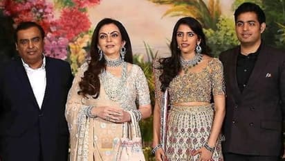 కూతురి పెళ్ళికి 40 లక్షల చీర, లగ్జరీ బ్రాండ్ చెప్పులు.. ఇది నీతా అంబానీ సెలబ్రిటీ లైఫ్‌స్టైల్..