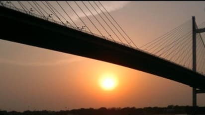 আদ্রতা-পারদ চড়ে অস্বস্তি বাড়ল কলকাতায়, শীত নিয়ে কী বলছে হাওয়া অফিস