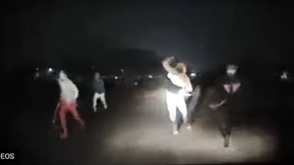 ಹೆದ್ದಾರಿಯಲ್ಲಿ ಮಾರಾಕಾಸ್ತ್ರಗಳಿಂದ ಕಾರು ದರೋಡೆ ಯತ್ನ, ಚಾಲಕನ ಸಮಯಪ್ರಜ್ಞೆಯಿಂದ ಬಚಾವ್!