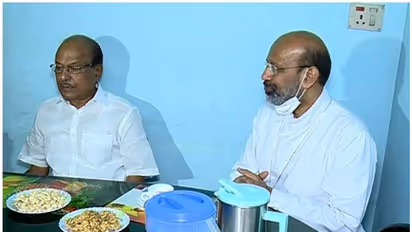 ക്രിസ്തുമസ് ദിനത്തിൽ താമരശ്ശേരി ബിഷപ്പുമായി കൂടിക്കാഴ്ച്ച നടത്തി കുഞ്ഞാലിക്കുട്ടി