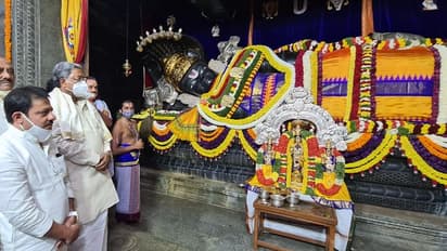 ವೈಕುಂಠ ಏಕಾದಶಿ ಪ್ರಯುಕ್ತ ರಾಜಕೀಯ ನಾಯಕರಿಂದ ಪೂಜೆ: ಜಮೀರ್ ಭಾಗಿ