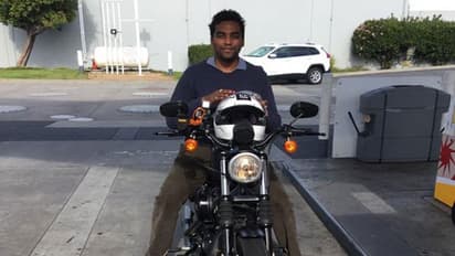 స్మార్ట్ హెల్మెట్ కనిపెట్టిన తెలుగు కుర్రాడు..!