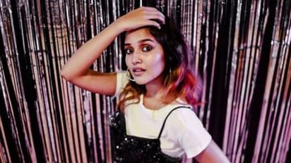 கேவலமான ஆடையில் ஆடியது நானா?... வைரல் வீடியோவால் அதிர்ச்சியான அனிகாவின் அதிரடி விளக்கம்...!