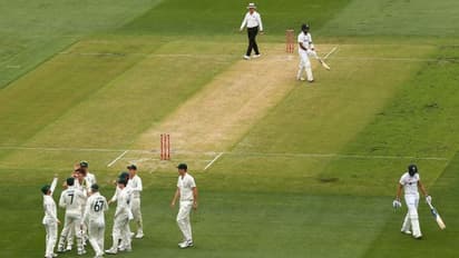 തിരിച്ചടിച്ച് ഓസീസ് ബൗളര്മാര്; രണ്ടാംദിനം ഇന്ത്യക്ക് മൂന്ന് വിക്കറ്റുകള് കൂടി നഷ്ടം