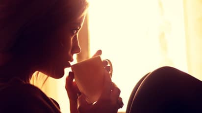 சர்க்கரை இல்லாத காபி காலையில குடிச்சி தான் பாருங்களே; 'இந்த' நன்மைகள் கிடைக்கும்!