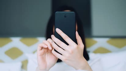 വിവാഹേതര ബന്ധം തെളിയിക്കാന്‍ രഹസ്യമായി ഫോണ്‍ കോള്‍ റെക്കോര്‍ഡ് ചെയ്യാമോ? ഹൈക്കോടതി ഉത്തരവ് ഇങ്ങനെ...