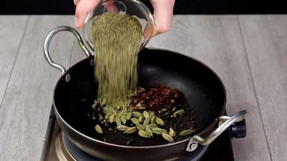 घर पर ही बड़ी आसानी से बनाएं शाकाहारी मीट मसाला, सब्जी में चुटकी भर मिलाते ही हजार गुना बढ़ जाएगा स्वाद