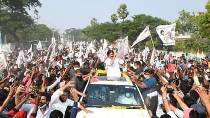 ఏడాది మద్యం ఆదాయాన్ని వదులుకొంటే రైతులకు నష్టపరిహారం చెల్లించొచ్చు: పవన్