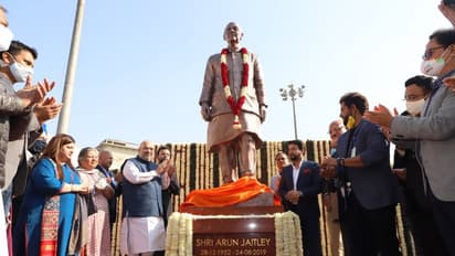 ಪರ-ವಿರೋಧದ ನಡುವೆ ಕೋಟ್ಲಾ ಮೈದಾನದಲ್ಲಿ ಜೇಟ್ಲಿ ಪುತ್ಥಳಿ ಅನಾವರಣ ಮಾಡಿದ ಶಾ!