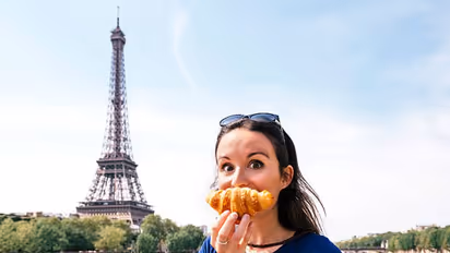 খাদ্যরসিক স্বভাবের এই রাশির ছেলে মেয়েরা, পছন্দের খাবার হলে মুহূর্তে প্লেট ফাঁকা করে ফেলন