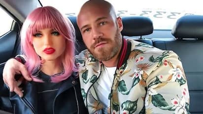 സെക്സ് ഡോളിനെ വിവാഹം ചെയ്തു, ഇപ്പോൾ താമസം രണ്ടിടത്ത്, കാരണം ഇതാണ്