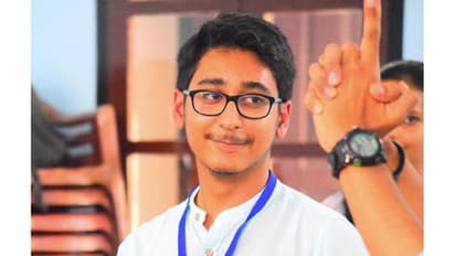 12वीं के छात्र को अमेरिका की यूनिवर्सिटी से मिली 2 करोड़ की स्कॉलरशिप, कैंसर से जूझ रहे पिता को बेटे पर गर्व