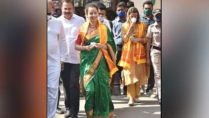 ಹಸಿರು ಸೀರೆಯಲ್ಲಿ ಮಲ್ಲಿಗೆ ಮುಡಿದು ಟ್ರೆಡಿಷನಲ್‌ ಲುಕ್‌ನಲ್ಲಿ ದೇವಸ್ಥಾನಕ್ಕೆ ಹೋದ ಕಂಗನಾ!