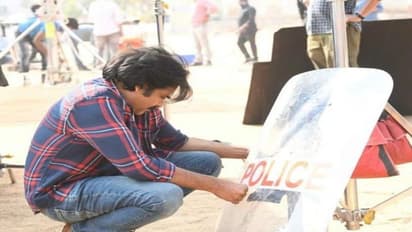 లీక్: పోలీస్ స్టిక్కర్ ని తొలిగిస్తున్న పవన్