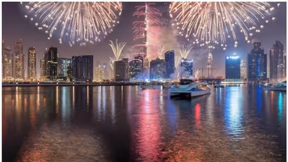 പുതുവത്സര ദിനം; യുഎഇയില് ശമ്പളത്തോട് കൂടിയ അവധി പ്രഖ്യാപിച്ചു