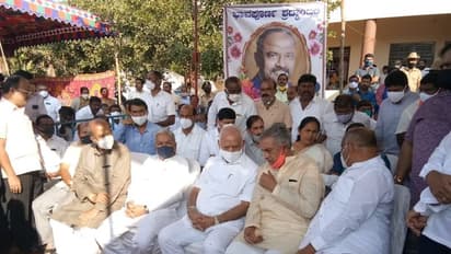 ಧರ್ಮೇಗೌಡ್ರ ಅಂತಿಮ ದರ್ಶನದಲ್ಲಿ  ಒಟ್ಟಿಗೆ ಕಾಣಿಸಿಕೊಂಡ ದಿಗ್ಗಜ ನಾಯಕರು