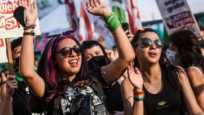 ഗർഭച്ഛിദ്രം നിയമവിധേയമാകുമോ? അർജന്റീനയിൽ ഉദ്വേ​ഗത്തിന്റെ നിമിഷങ്ങൾ