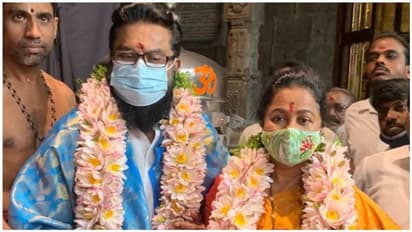 கொரோனாவில் இருந்து மீண்ட பின் காஞ்சி காமாட்சியம்மன் கோவிலில் சரத்குமார் - ராதிகா சாமி தரிசனம்..!