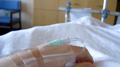 വണ്ടാനം നഴ്സിങ് കോളേജിൽ ഭക്ഷ്യവിഷബാധ; കാന്റീനിൽ നിന്ന് ചിക്കൻ ബിരിയാണി കഴിച്ച ആറ് വിദ്യാര്ത്ഥിനികൾ ചികിത്സയിൽ