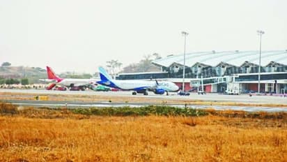 4 माह के बच्चे के लिए फ्लाइट की करनी पड़ी इमरजेंसी लैडिंग, फिर भी दुनिया को अलविदा कह गया मासूम