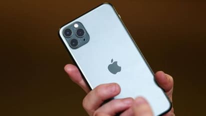 തീരുവ ഉയര്‍ത്തലിൽ പ്രതിസന്ധിയിലായി ആപ്പിളും; ഐഫോണടക്കം നിര്‍മ്മിക്കുന്നത് ചൈനയിലും ഇന്ത്യയിലും വിയറ്റ്നാമിലും