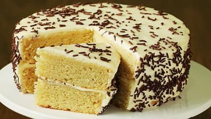 Christmas Special Cake: তৈরি করুন বিশেষ নারকেলের কেক, জেনে নিন এর সহজ রেসিপি