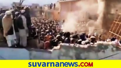 ಪಾಕ್ನಲ್ಲಿ ಹಿಂದೂ ದೇಗುಲಕ್ಕೆ ಬೆಂಕಿ ಹಚ್ಚಿ ಧ್ವಂಸಗೊಳಿಸಿದ ಗುಂಪು!
