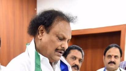 మళ్లీ రోడ్డెక్కిన చల్లా ఫ్యామిలీ : కొట్టుకున్న శ్రీలక్ష్మీ, రాజశేఖర్ రెడ్డి వర్గీయులు.. అవుకులో ఉద్రిక్తత