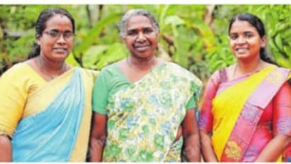 മണ്ണൂര്‍ വളവ് തയ്യില്‍ വീട്ടില്‍ ഇനി രണ്ട് പ്രസിഡന്റുമാര്‍, മരുക്കള്‍ ഭരണത്തിലേറിയ സന്തോഷത്തില്‍ കാര്‍ത്യായനി