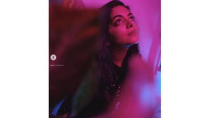 ബ്ലാക്ക് മിനി ഡ്രസ്സില്‍ തിളങ്ങി അഹാന കൃഷ്ണ; വൈറലായി ചിത്രങ്ങള്‍