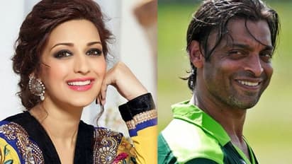 Did Pakistani cricketer Shoaib Akhtar propose Sonali Bendre? Here's what we know