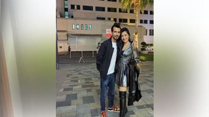 बिना सिंदूर-चूड़ी नई-नवेली दुल्हन धनश्री ने ऐसे मनाया न्यू ईयर, एक-दूसरे की बांहों में खिलखिलाते दिखे लव बर्ड्स